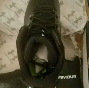 Cleats size 13